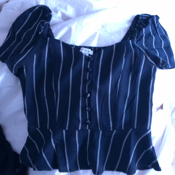 AEO button front puff sleeve top - Picture 6 of 7